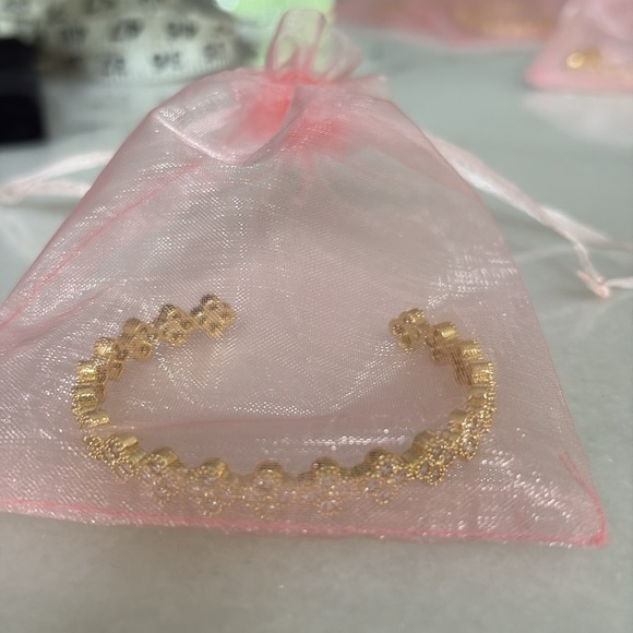 New Clover Bracelet Zircon Stones Hypo allergenic Partial cuff 7β - Picture 7 of 7